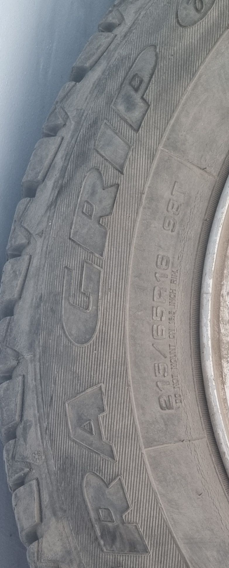 215/65/16 Шины Goodyear UltraGrip 600