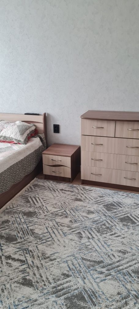 Продам спальный гарнитур (кровать 2х спальня 160×180, шкаф 3х створчат