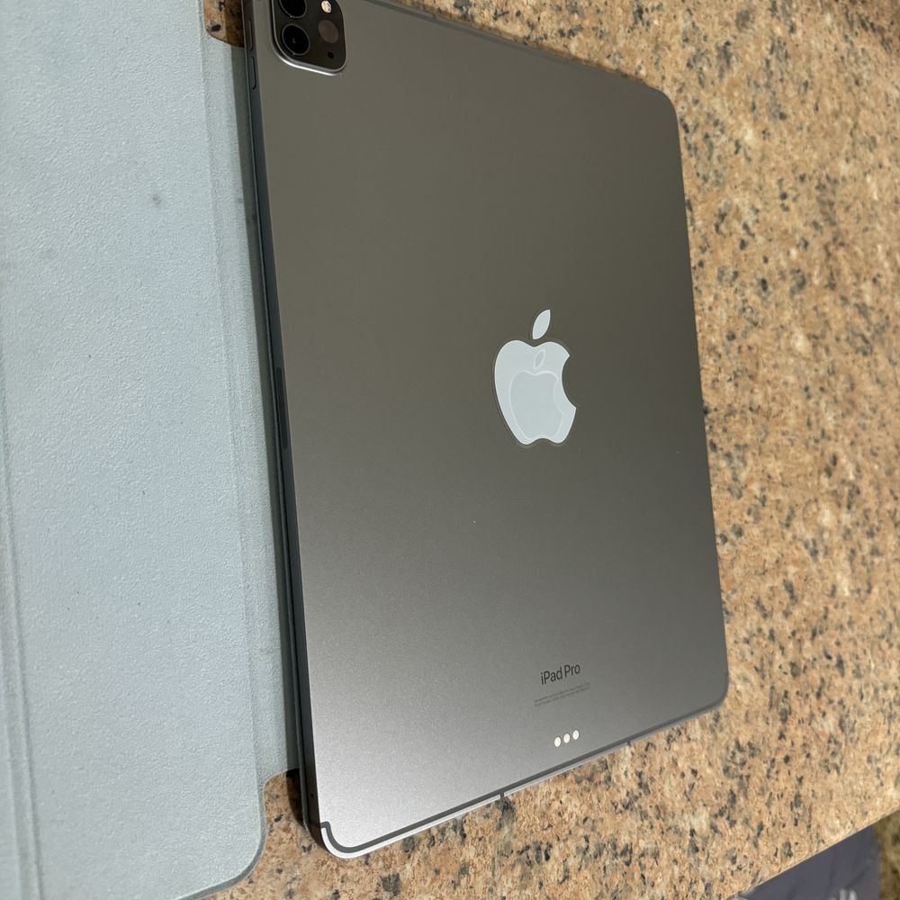 Apple iPad Pro 12.9” (6 поколения) 2022 M2 WiFi+5G 128 Gb
