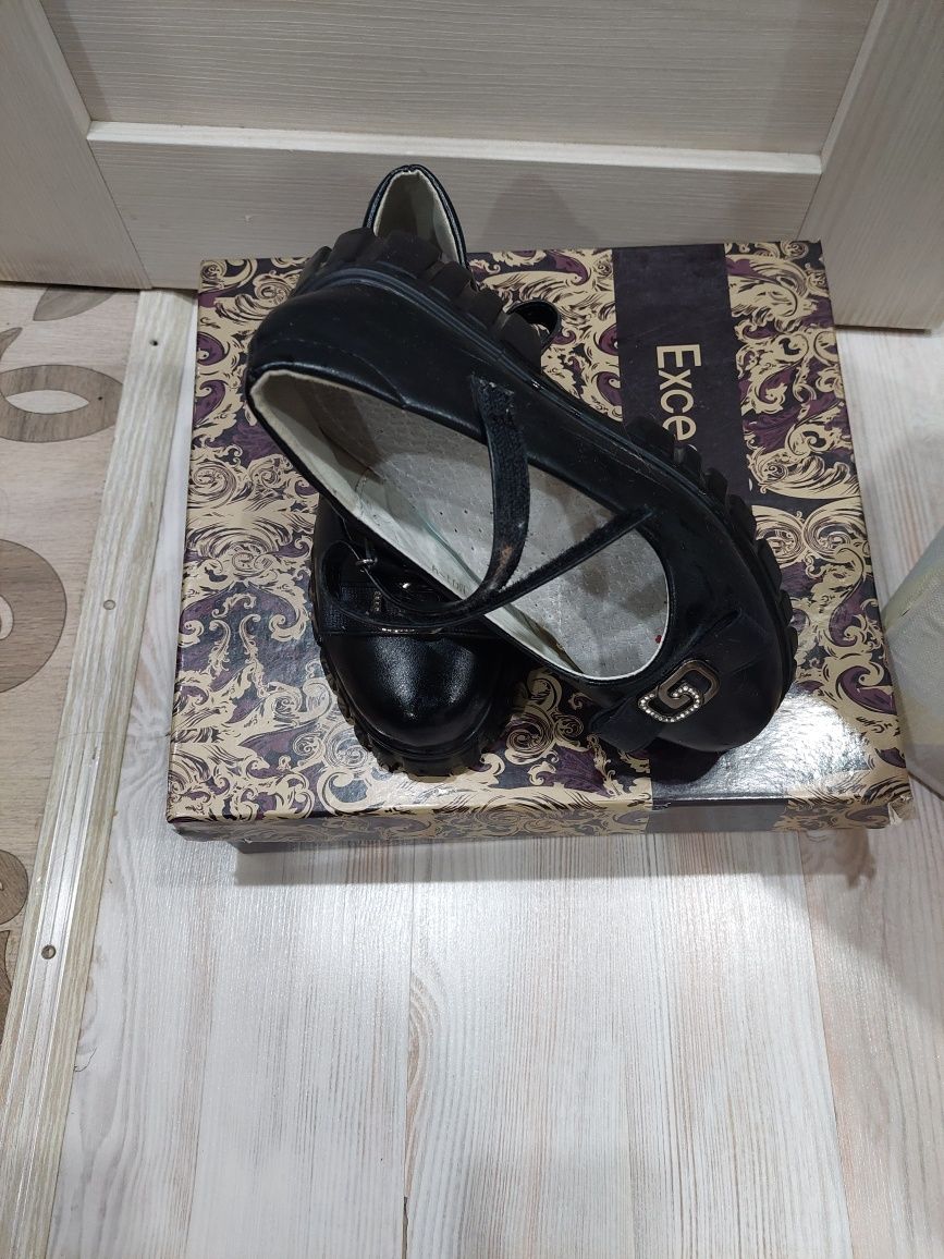 Продам обувь детская