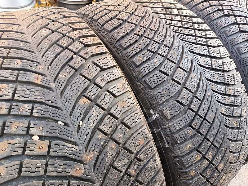Шины 275/50 R21 - "Michelin X-Ice North 4 SUV" (Венгрия), шипованные.