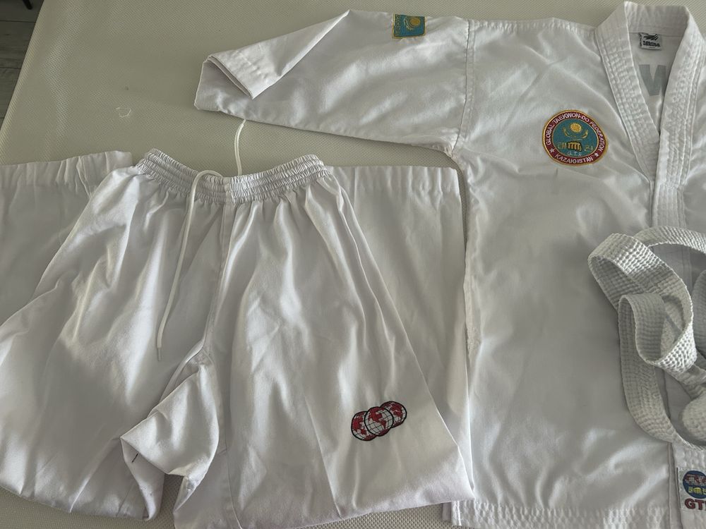 Продам кимоно для тхэквондо