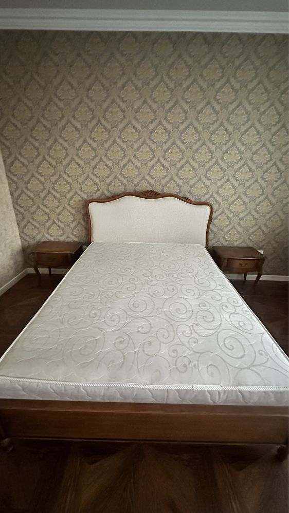 Кровать с матрасом