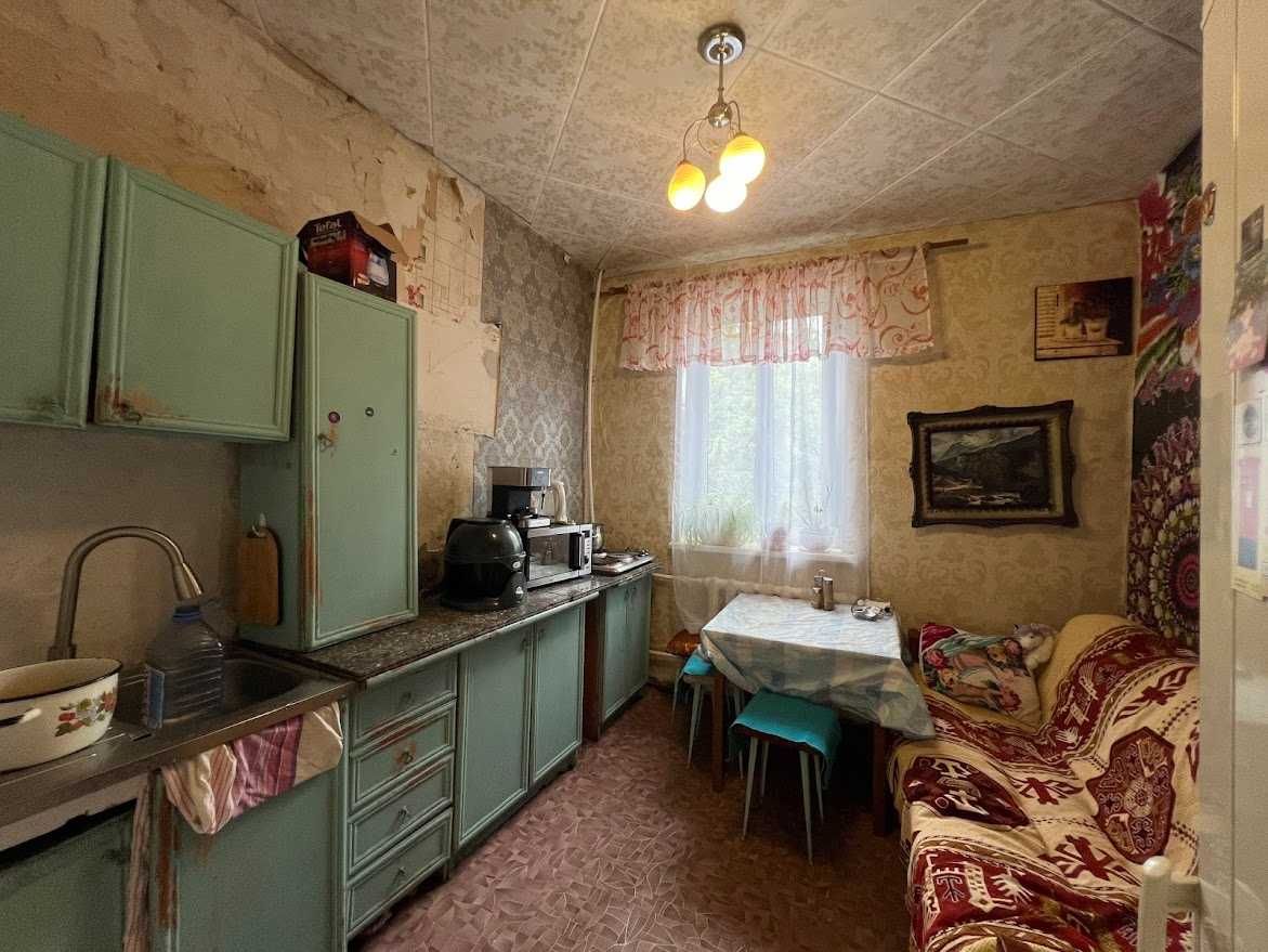 2 комнатная квартира в доме старого типа за стадионом Шахтер