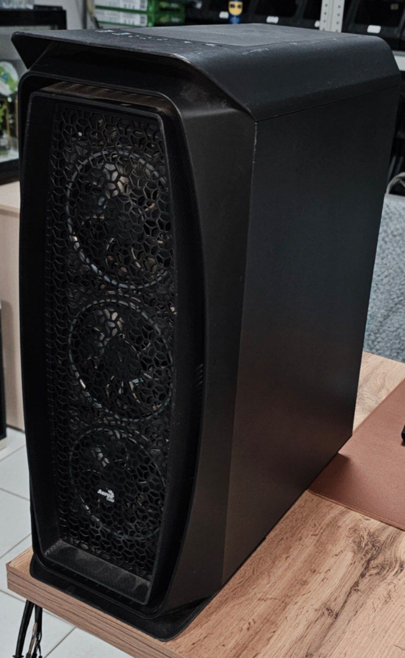 Корпус ПК Aerocool Aero One Frost