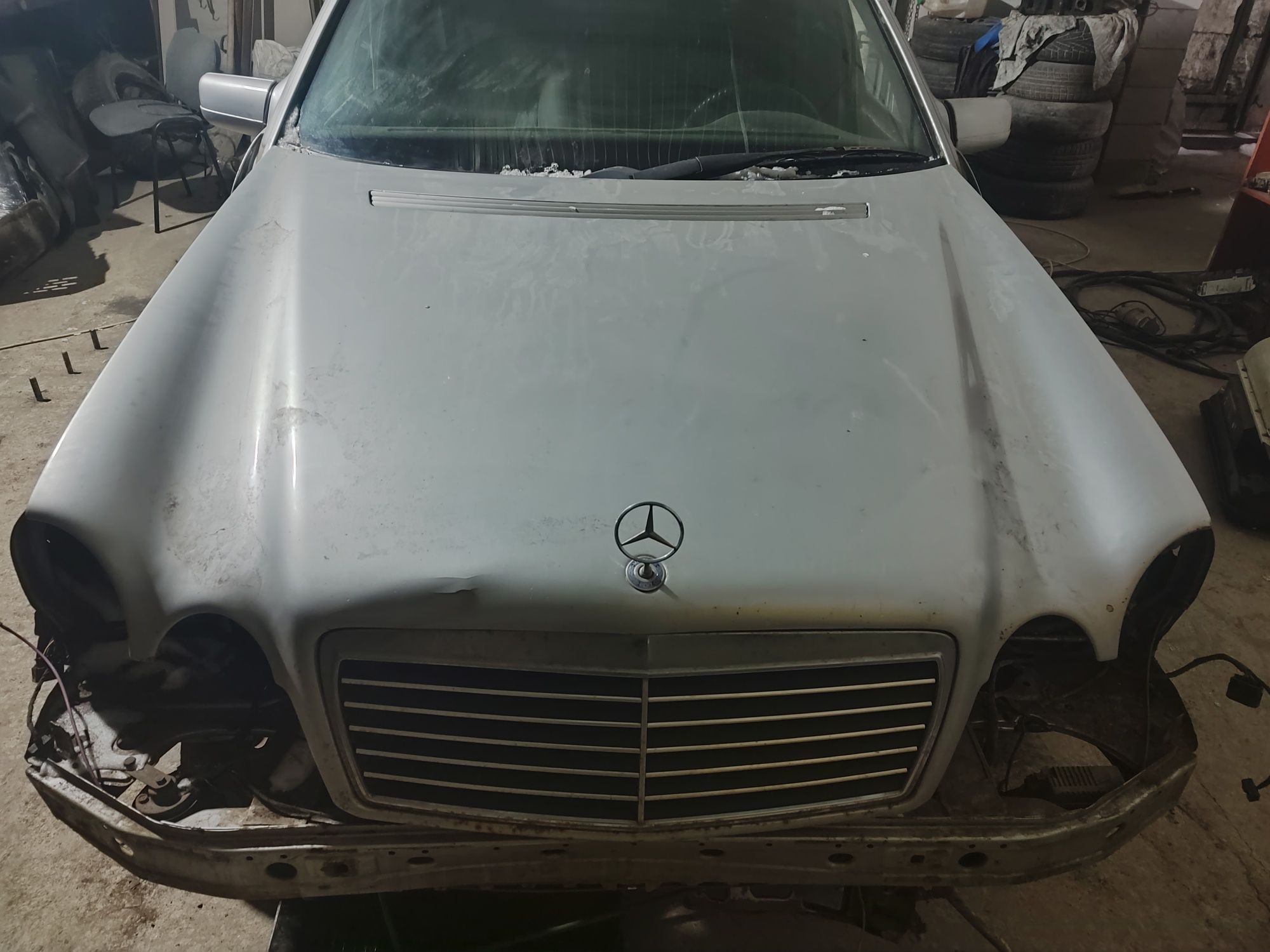 Капот на Мерседес W210 дверь на Мерседес W210