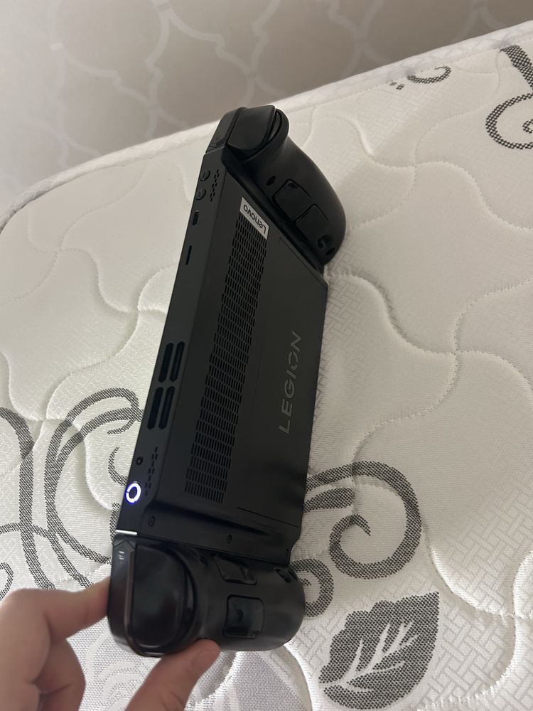 Lenovo legion go в идеальном состоянии