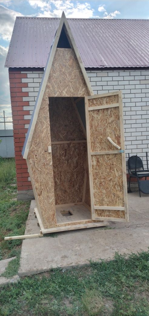 Уличный туалет теремок
