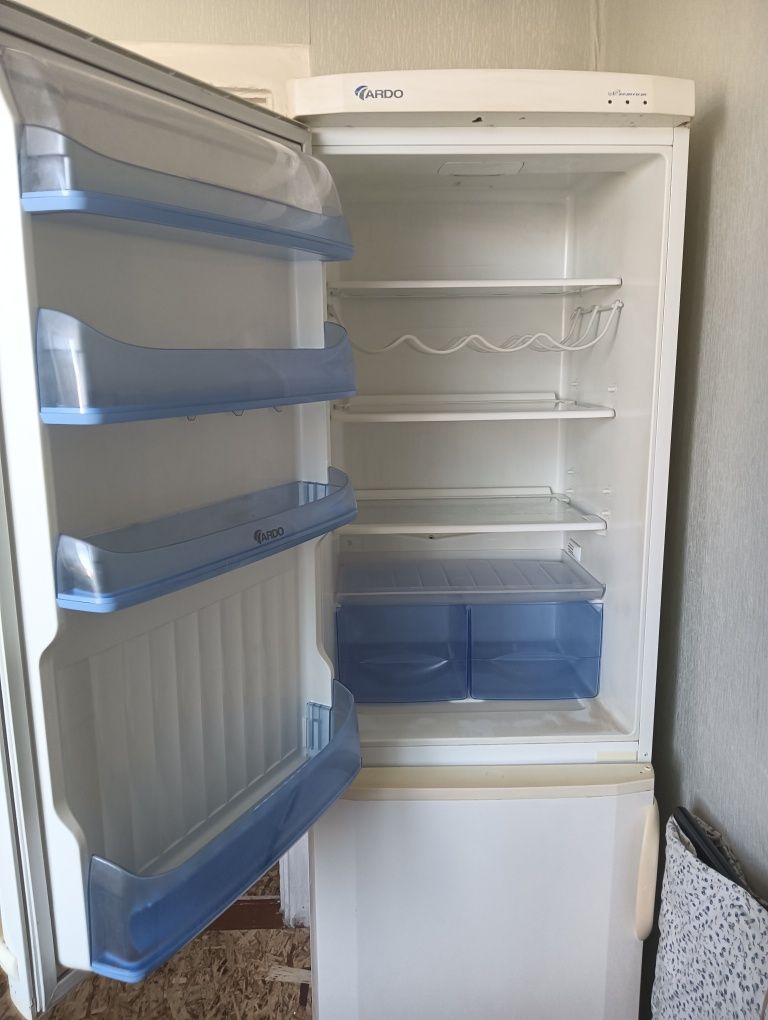 Продам холодильник б/у за 35000т. Торг.