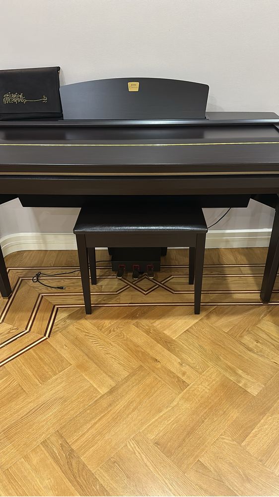 Продам пианино Clavinova