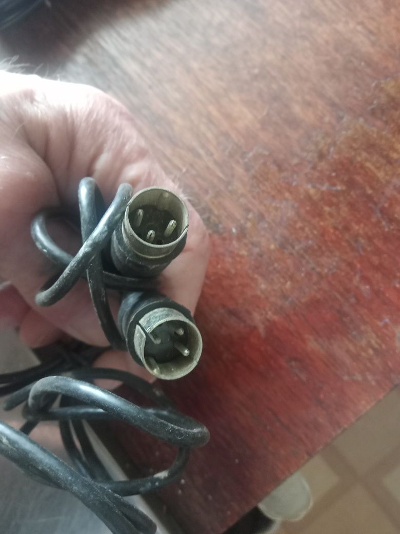 Продам адаптеры на весы-9 v, и на многое другое  разной величины.