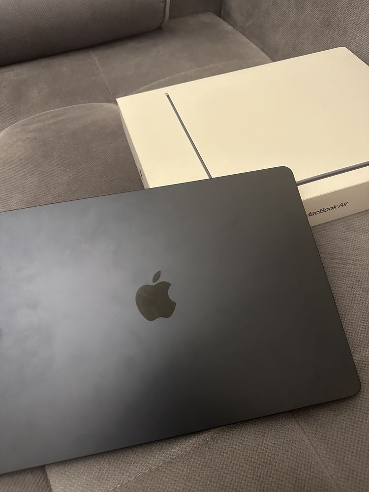 Apple MacBook Air 2024 15/M3 | 15.3" / 8 Гб / SSD 256 Гб
