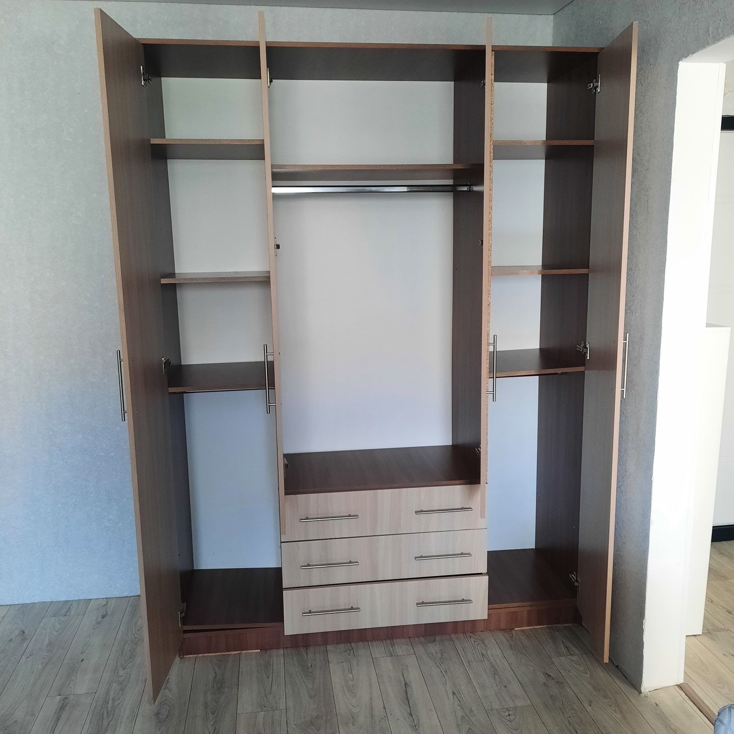 Продам шкаф в отличном состоянии