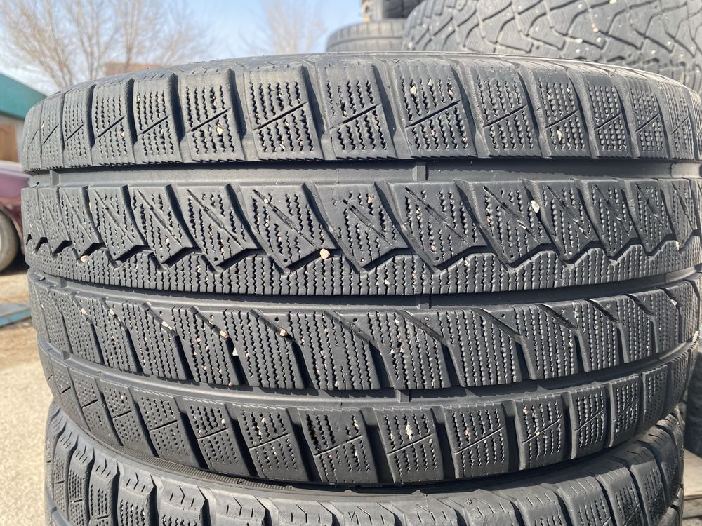 Комплект зимние разноширокие шины 255/40/18 245/40/18 255/40R18.
