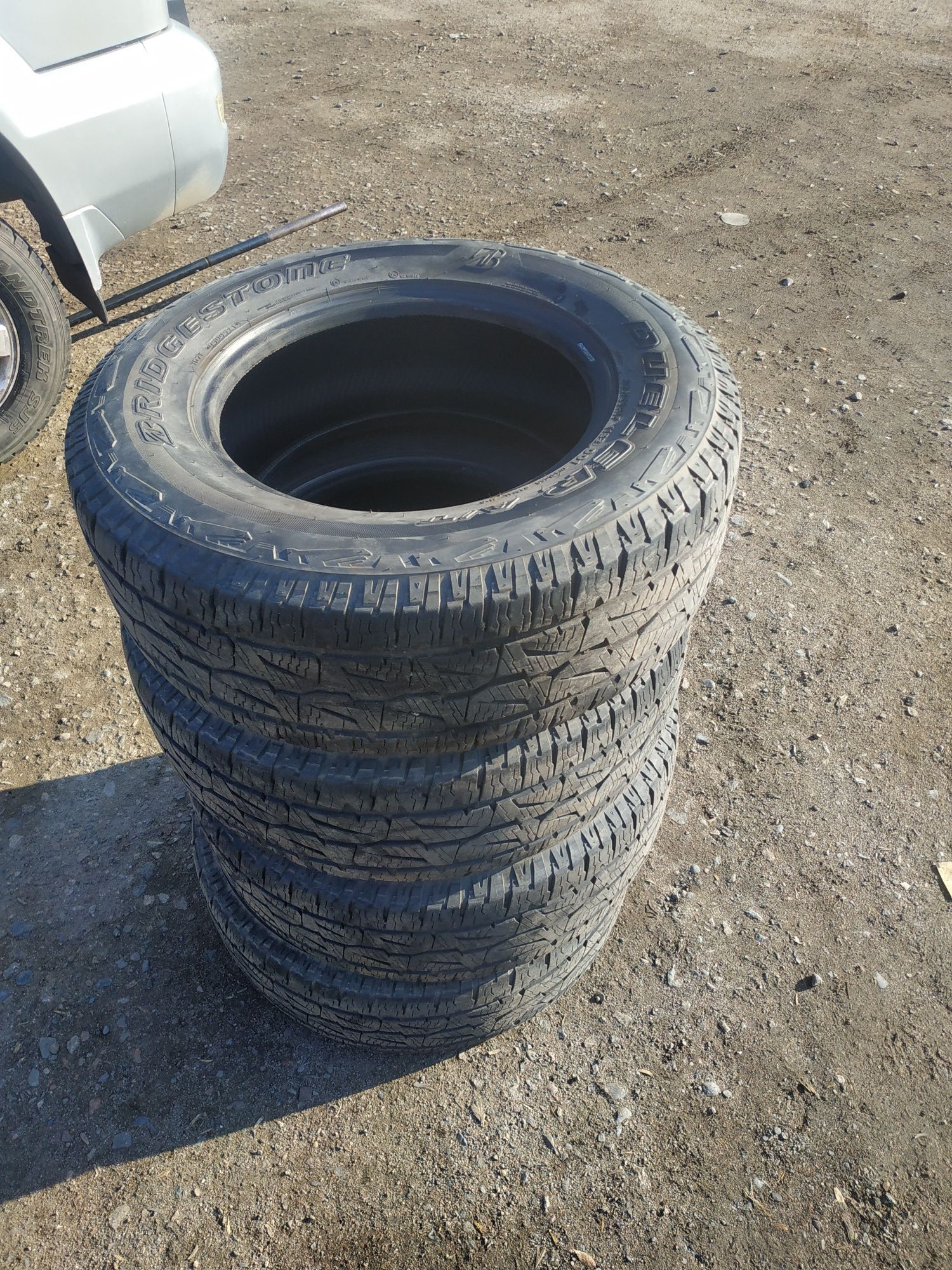 Bridgestone dueler A\T 001 265/65/17