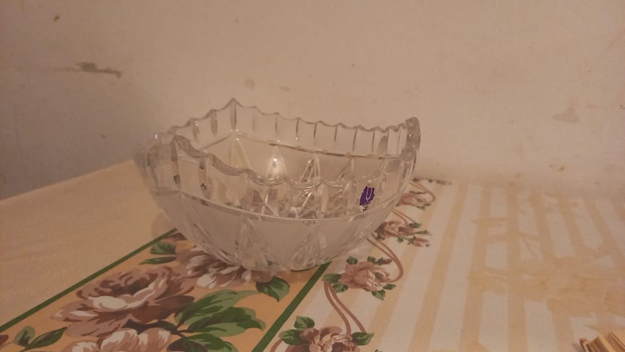 Хрусталь салатный сатылады.