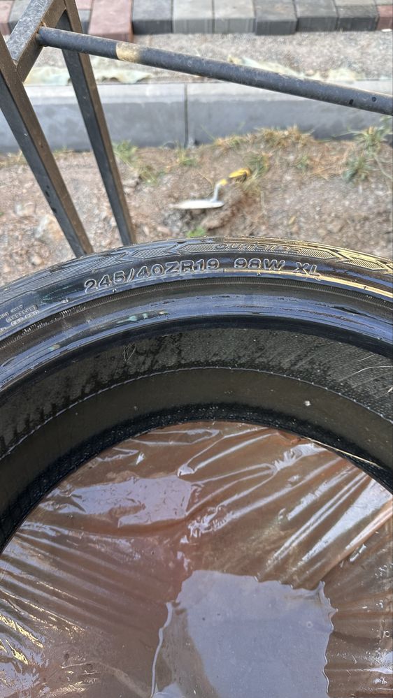 Летние шины 245/40 40ZR19 в хорошем состоянии