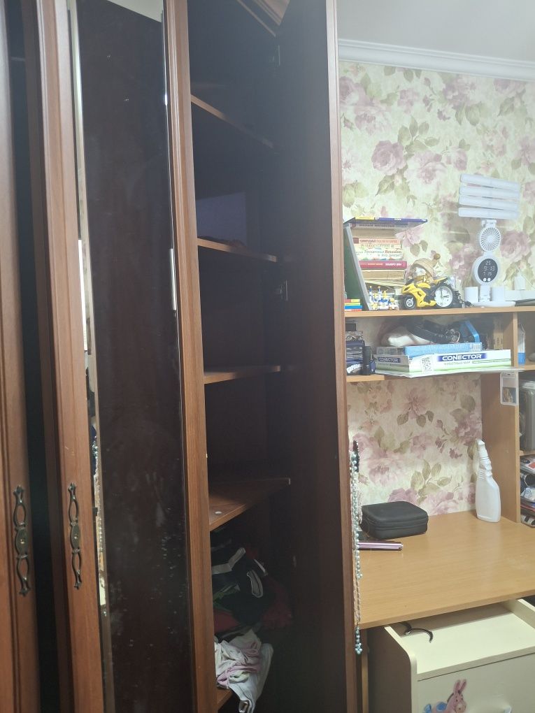 Продам шкаф угловой