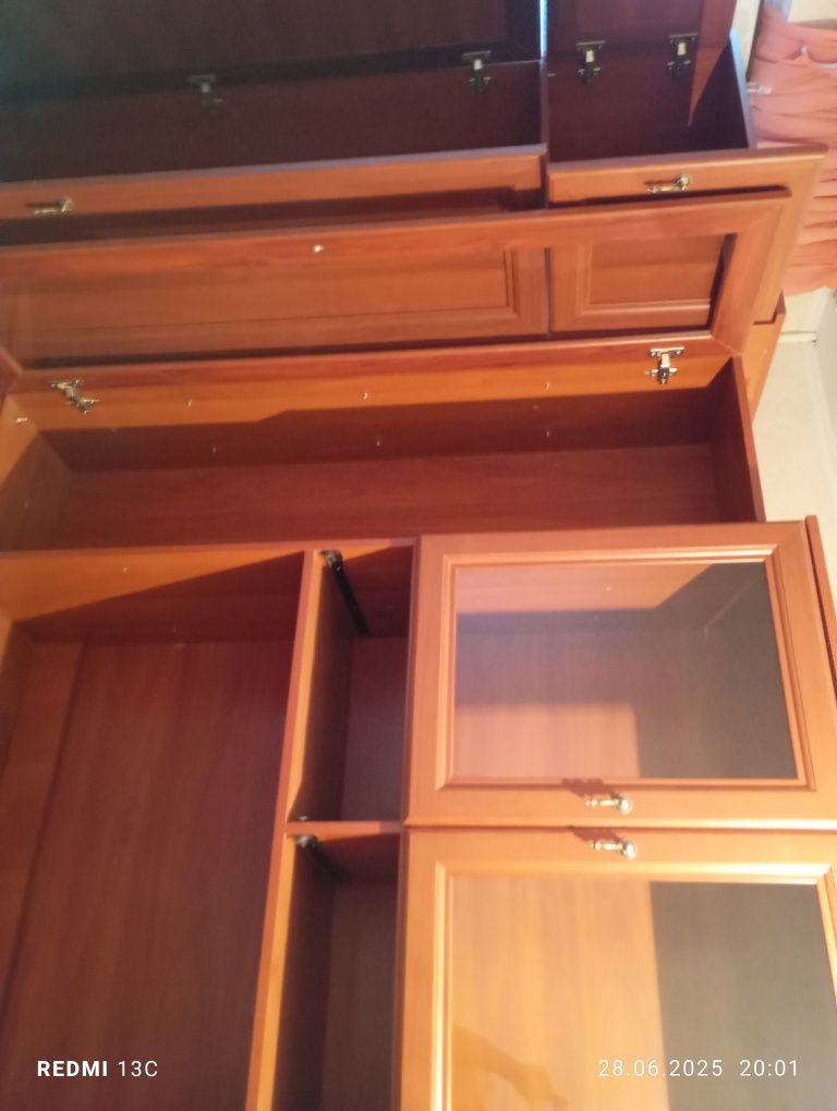 Продам стенку для дома.