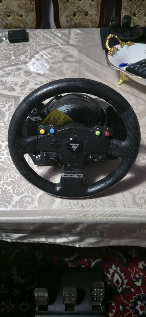 Руль и педаль Thrustmaster для игр где есть вождения