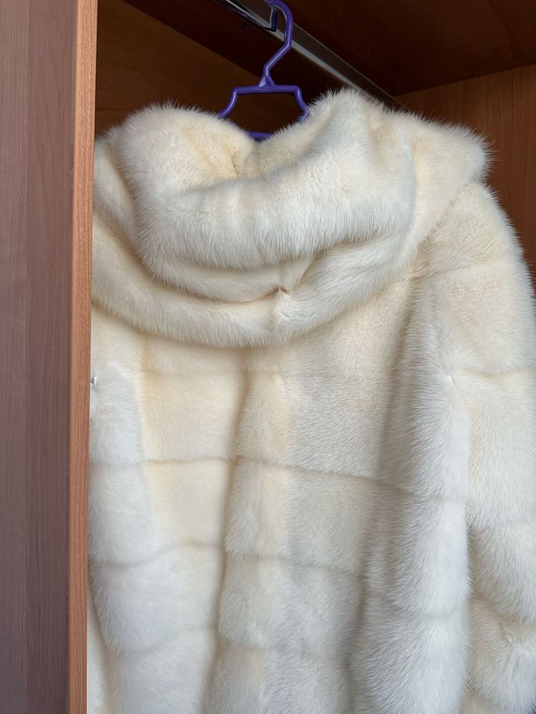Срочно Продам белую норковую шубу тап таза