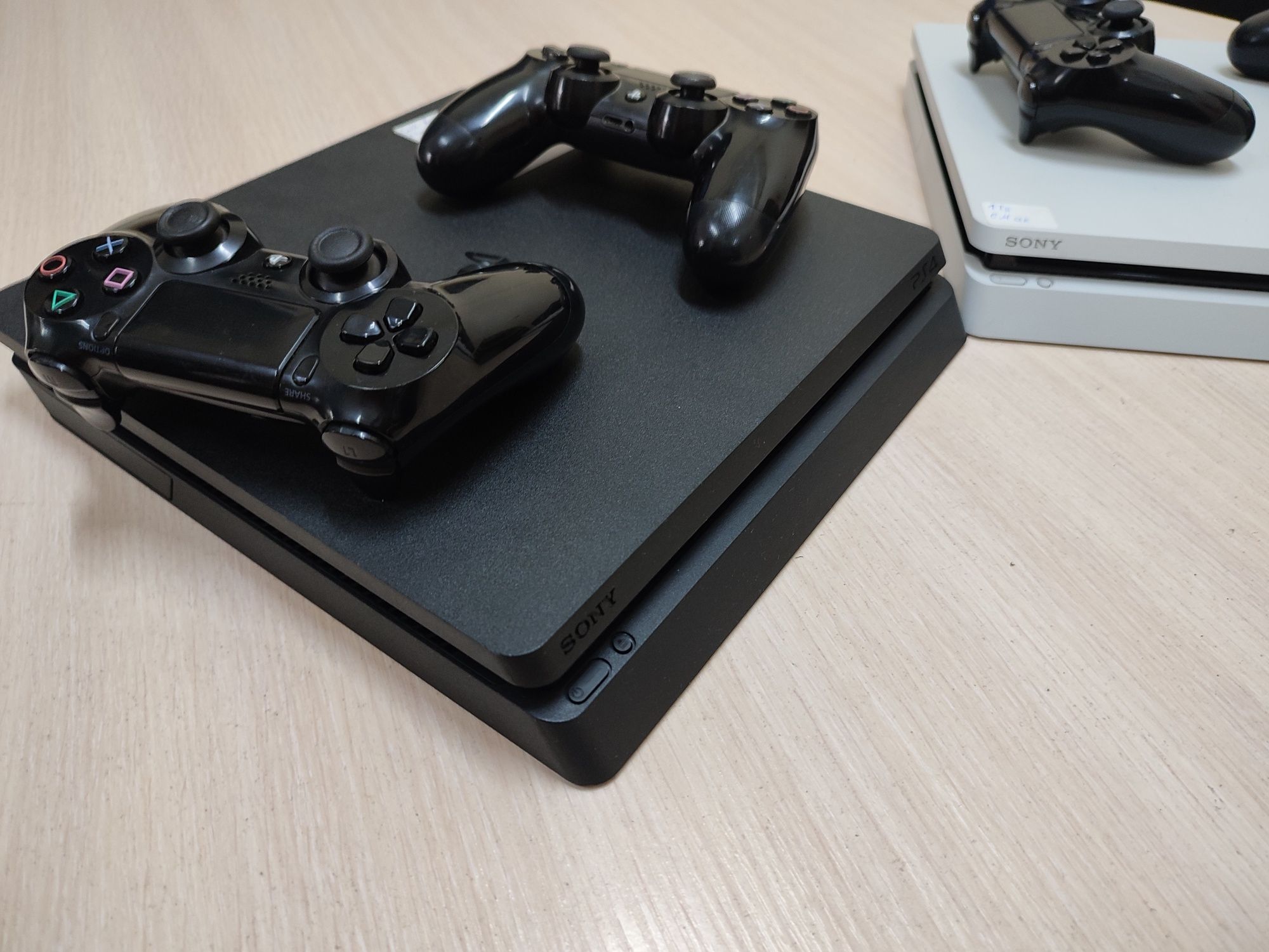 Sony Playstation 4 ps4 slim + 2 дж + 4 игры, Гарантия 1 год. Б/У