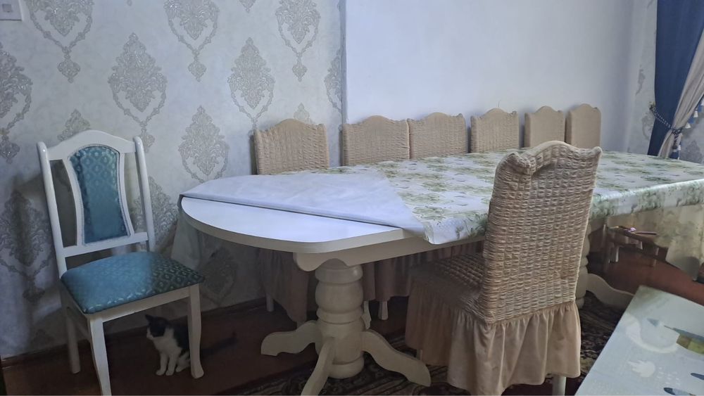 продается стол стуликами