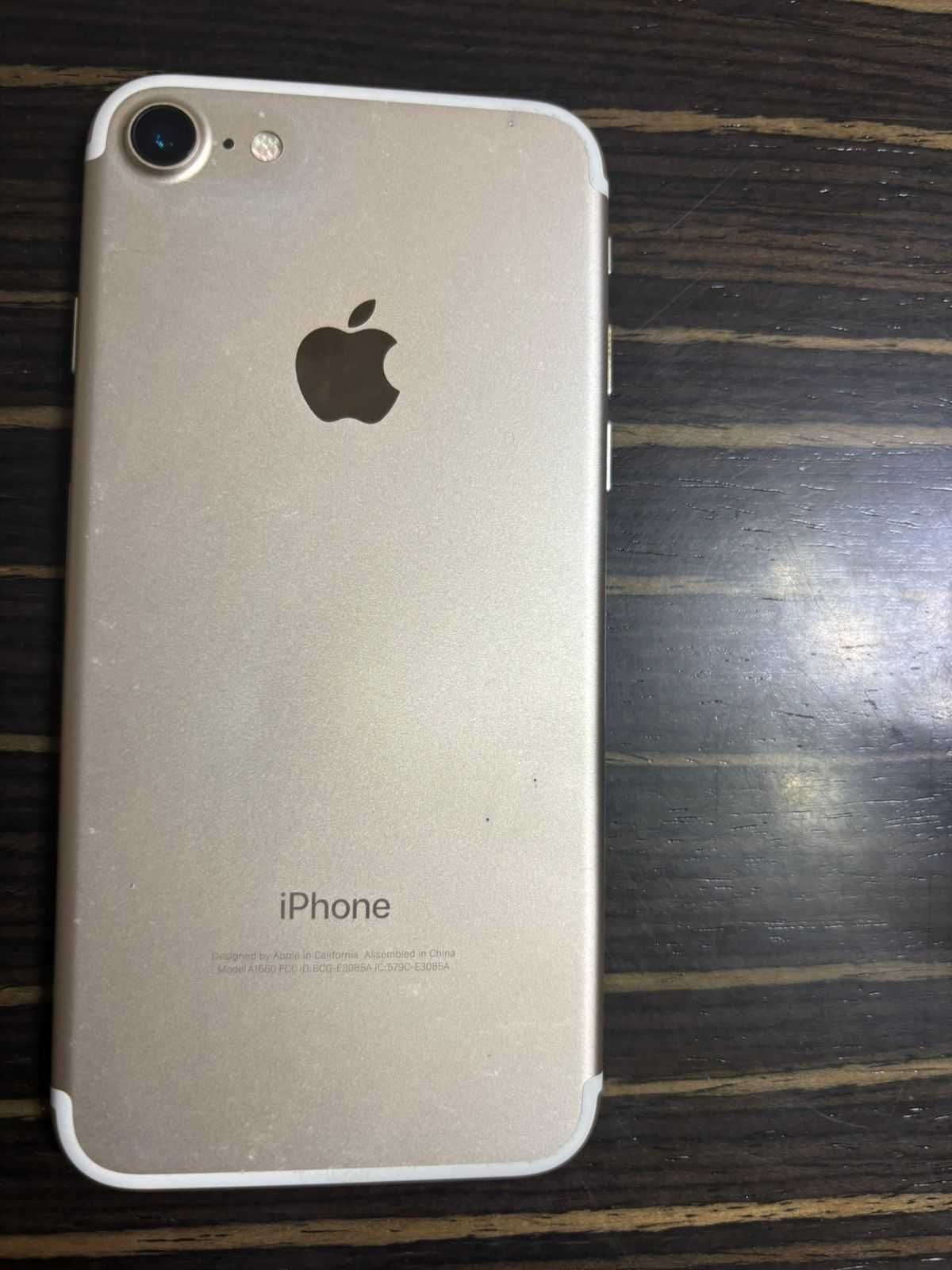 iPhone 7 с коробкой