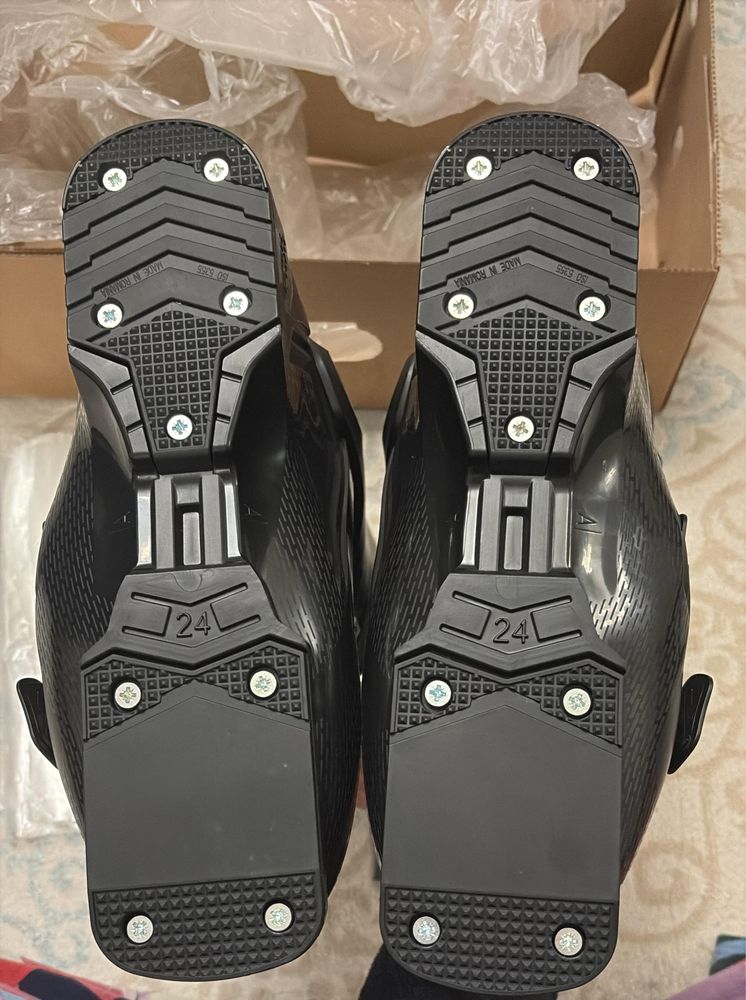 Новые лыжные ботинки Salomon