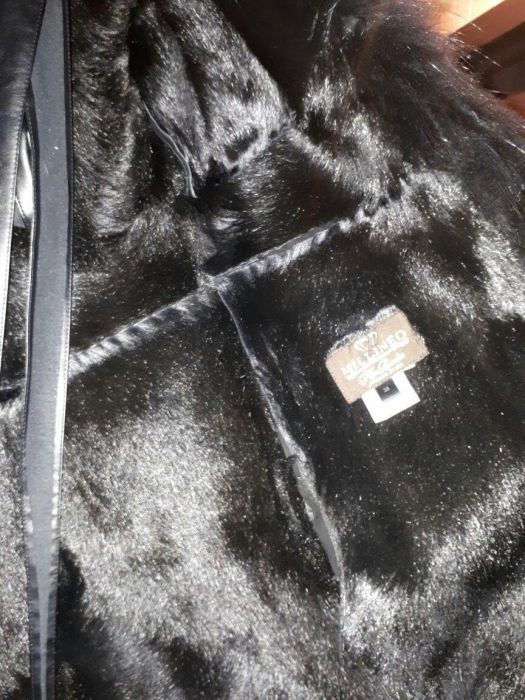 Продам дубленку , натуральная замша,внуртри коза, мех шикарный енот!