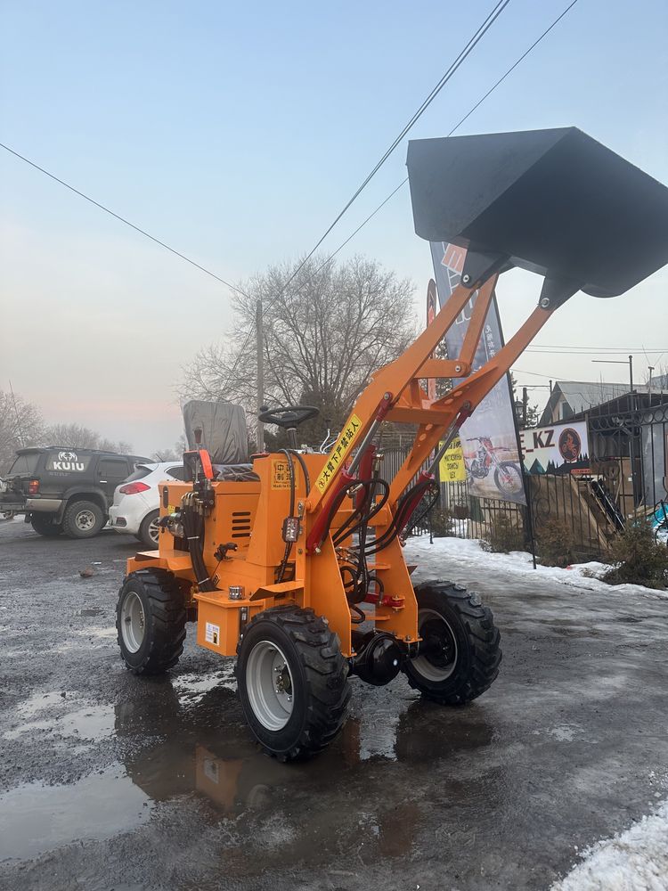 Мини погрузчик , минитрактор 25-30 л с