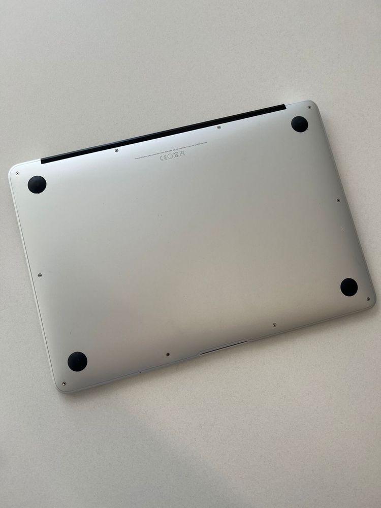 MacBook Air (13-inch, 2017)
