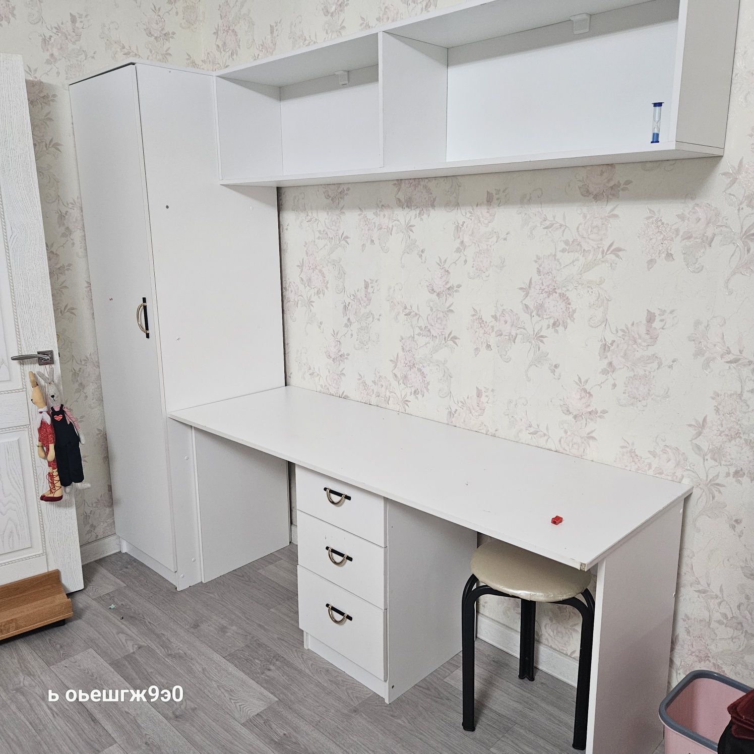 Продам стол шкаф для школьника