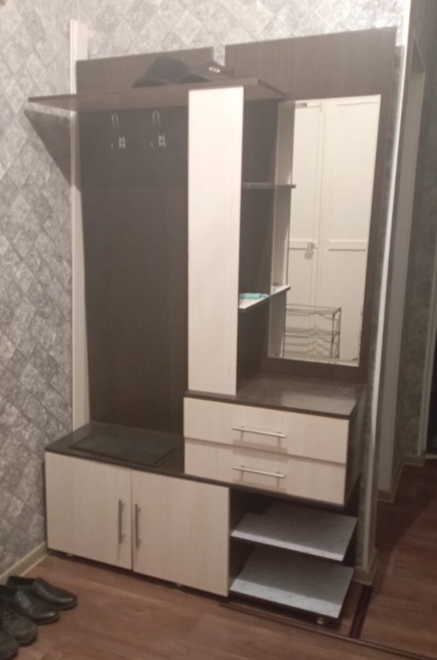 Прихожую шкаф срочно продам