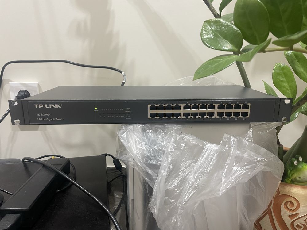 Продам коммутатор tp -link
