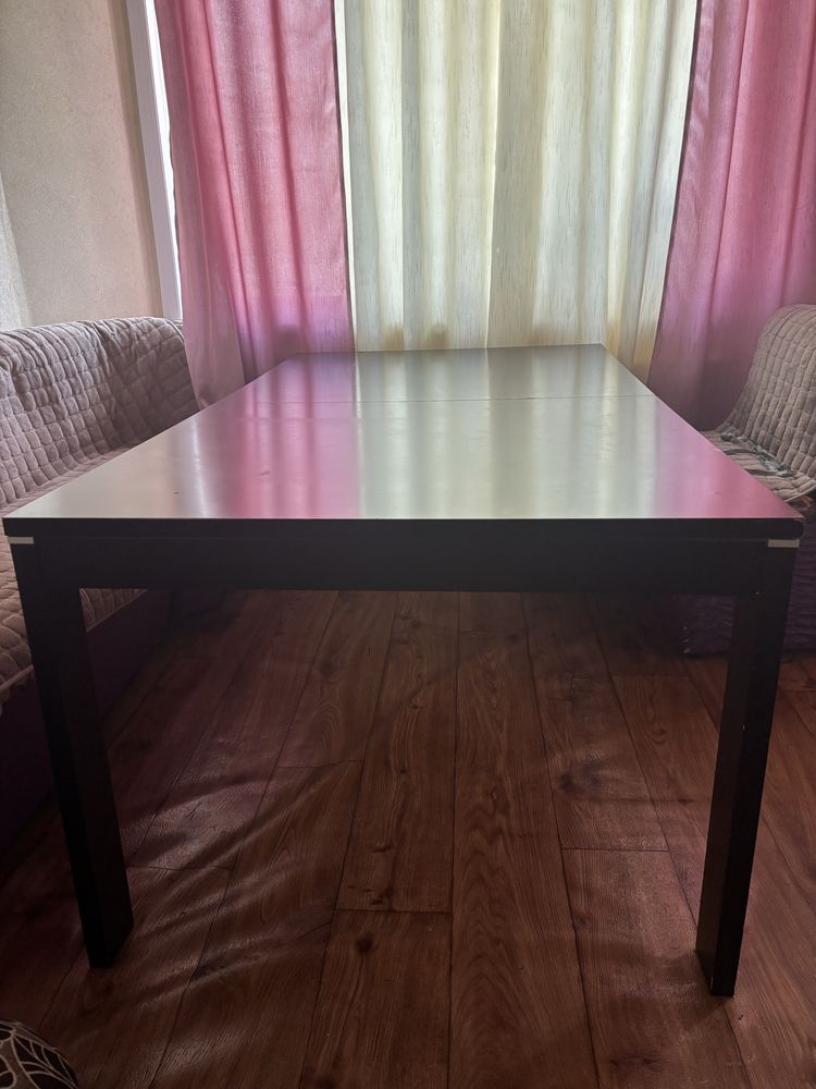 Продам стол обеденный