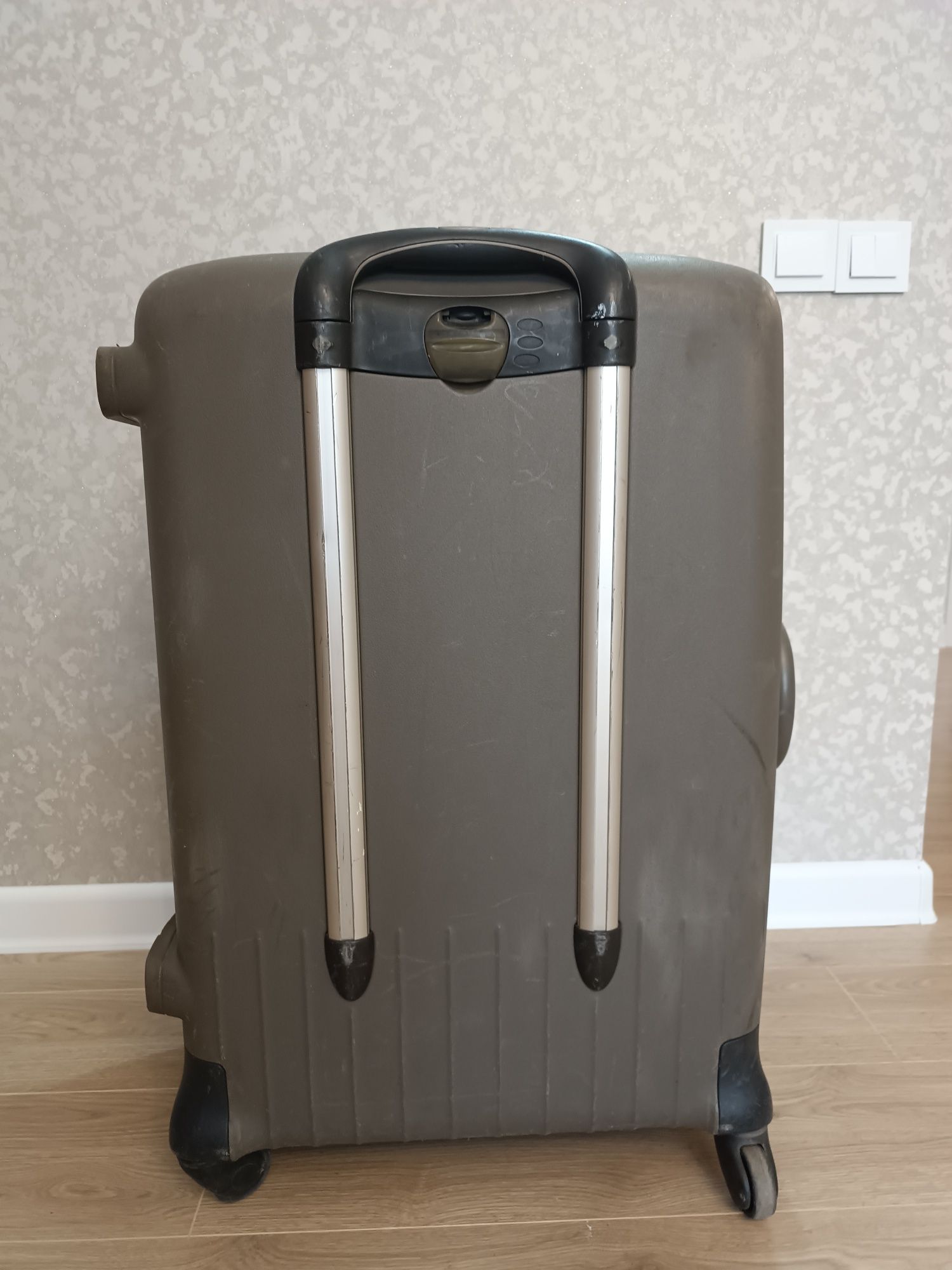Продам чемодан Samsonite 111 литров