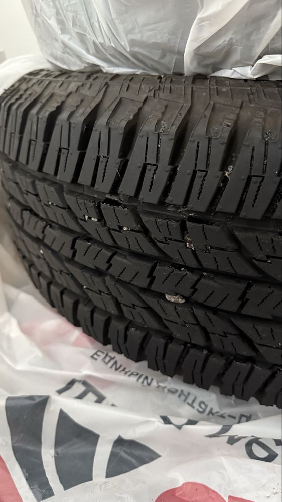 Продам 2 шины yokohama geolandar A/T , размер 245/70/16