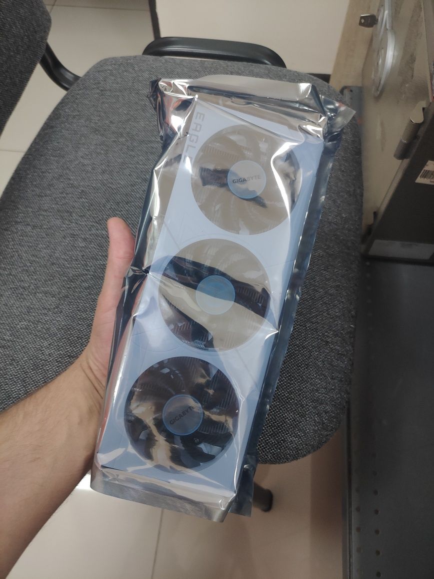 Видеокарта GIGABYTE GeForce RTX 4060 EAGLE OC ICE