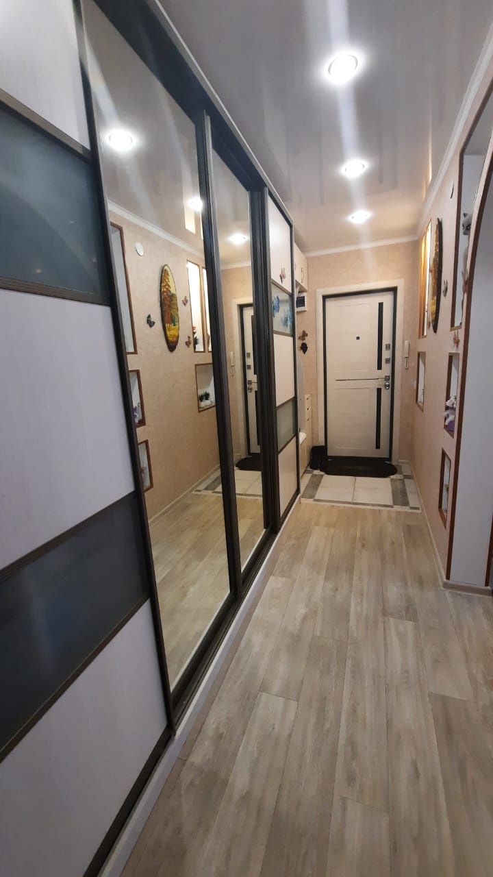 Продам 2 х комн квар. 9-43 , 1 этаж