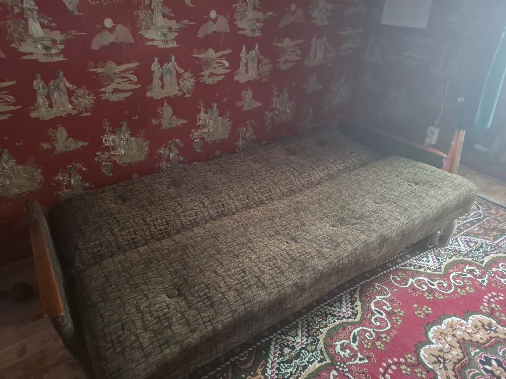Продам диван книжку недорого