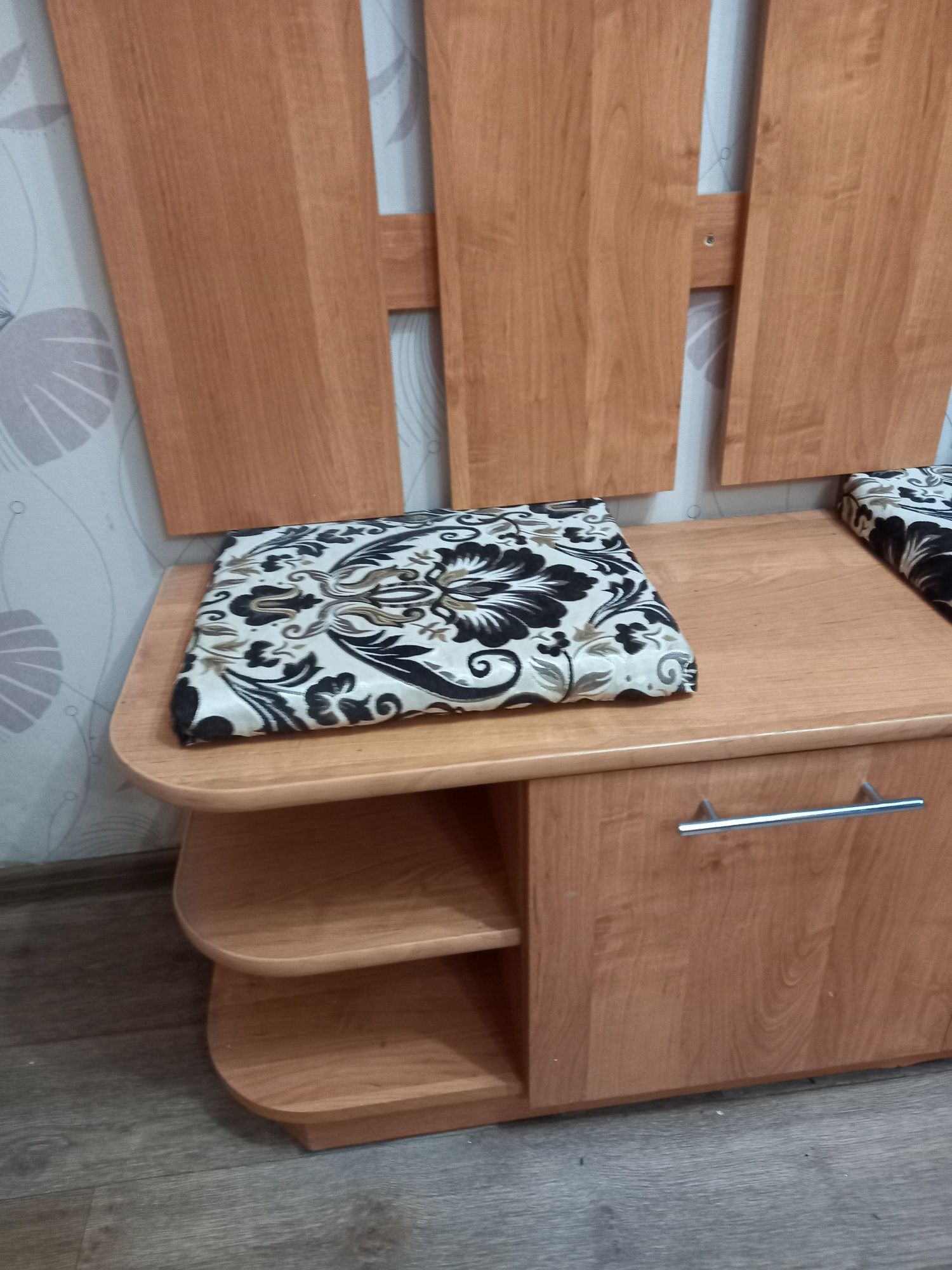 Прихожая , комфортная, удобная.