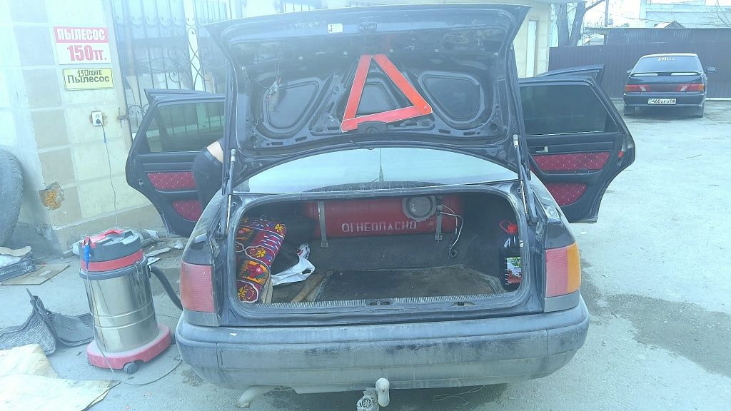 Продам ауди с4 обиëом  2,3