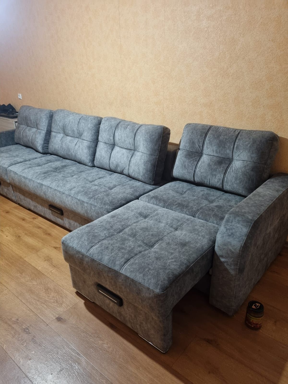 Срочно продам диван трансформер.