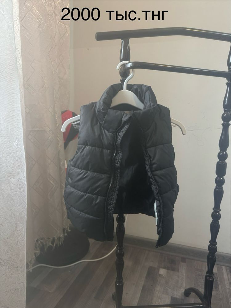 Продам детскую верхнюю одежду