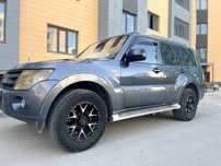 Автомобиль Mitsubishi padjero