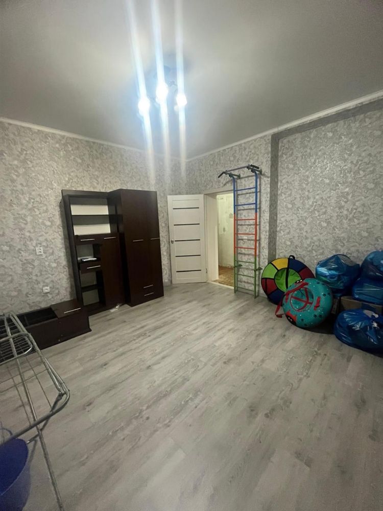 Продам 3-х комнатную квартиру ул. Металлургов 16