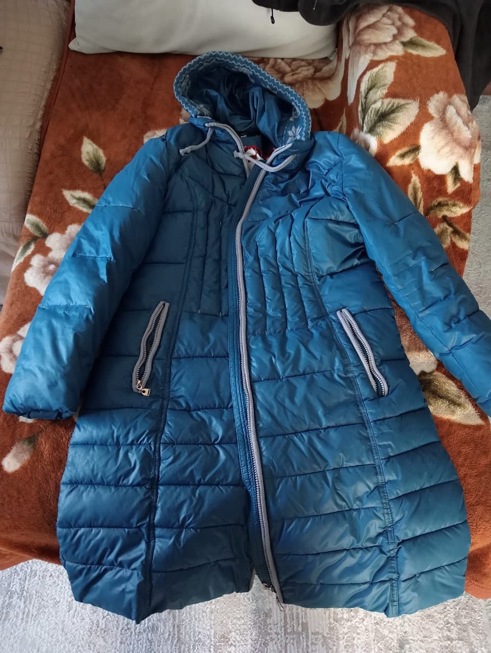 Продам зимние куртки