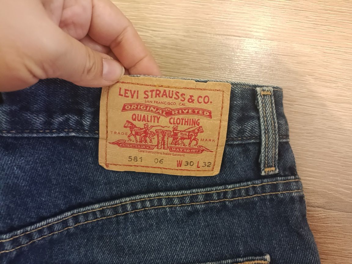 Стильные фирменные джинсы Levi's