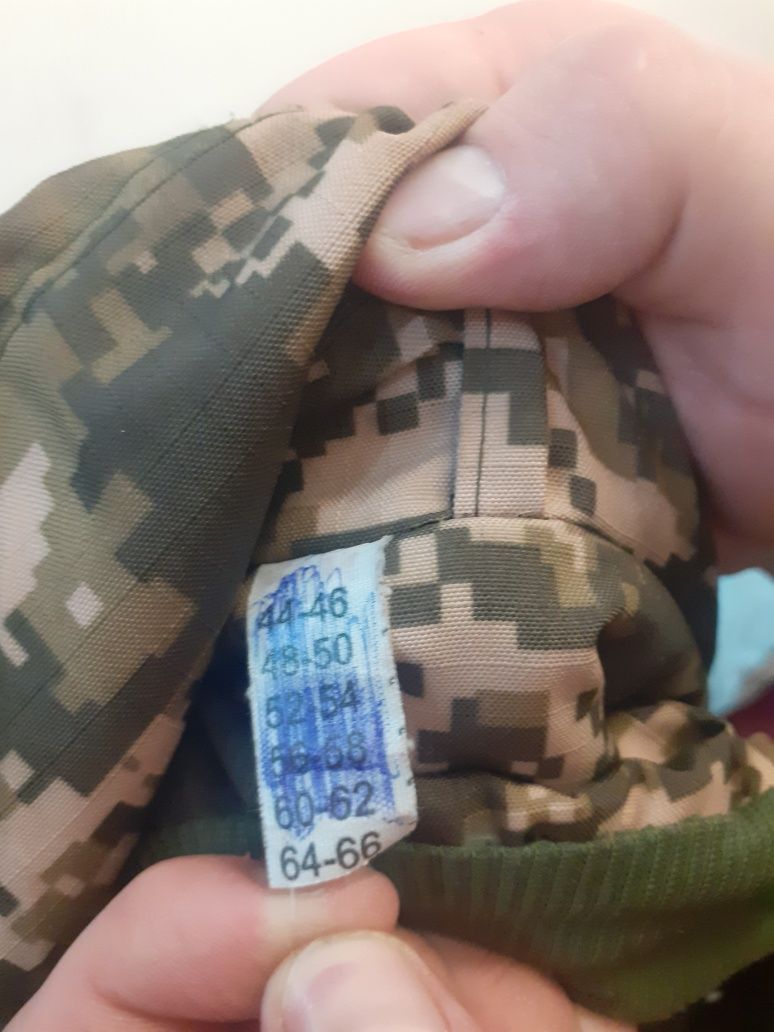 Военная форма, зимняя(бушлат, ватники с лямками) новая.